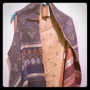 NWT!! Francesca’s Woven Vest Scarf